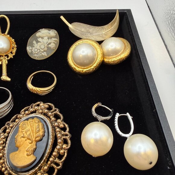 Mixed Vintage & Modern Estate Jewelry Lot – Pearls, Cameos, Rings, Pendants, Ear - Picture 4 of 10